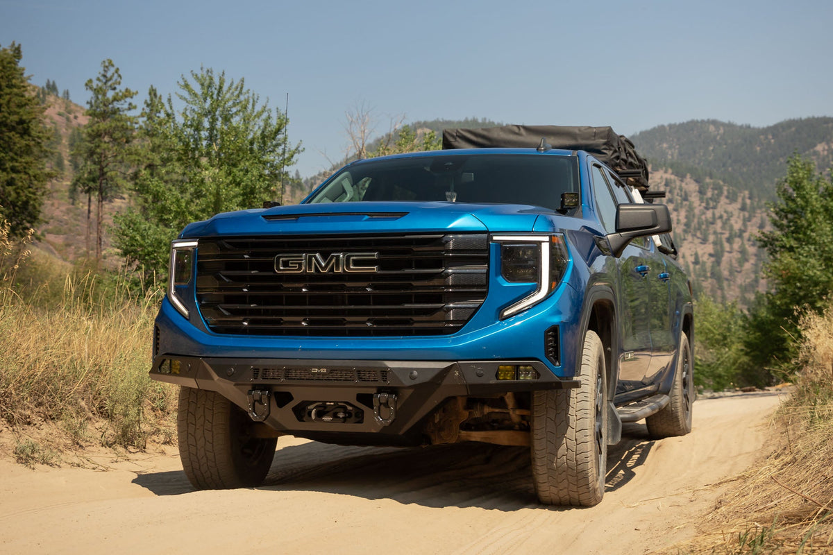 2019-2024 GMC Sierra 1500 & Chevrolet Silverado 1500 Crew Cab OE Plus Side Steps