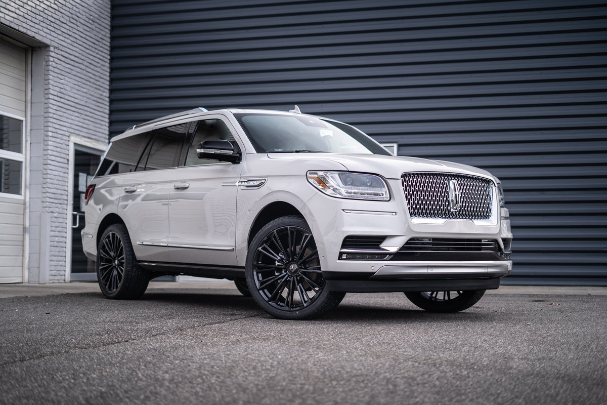 Asanti ABL30 Corona Gloss Black on a Lincoln Navigator