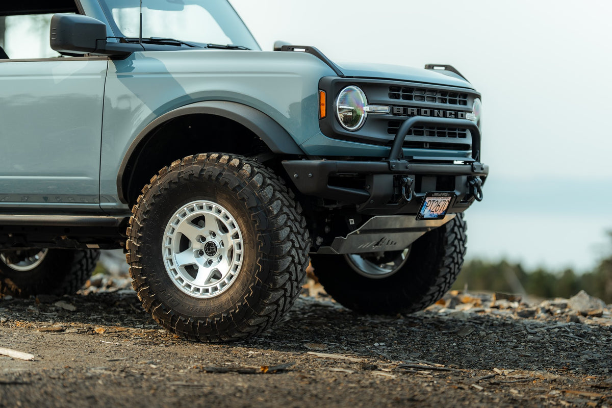 Black Rhino BR022 Bahari Gloss Silver with Machined Face on a 2023 Ford Bronco