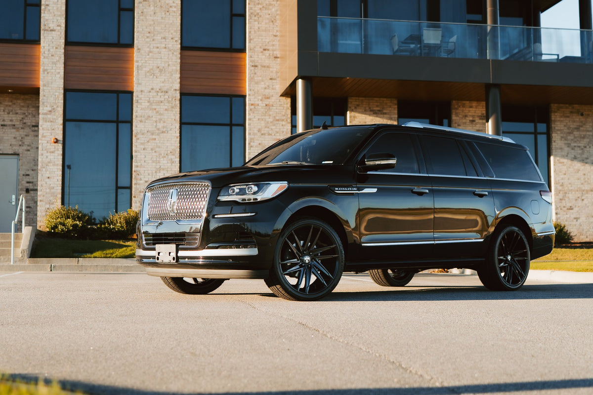 DUB DC275 Blaze Gloss Black with Machined Face on a 2024 Lincoln Navigator