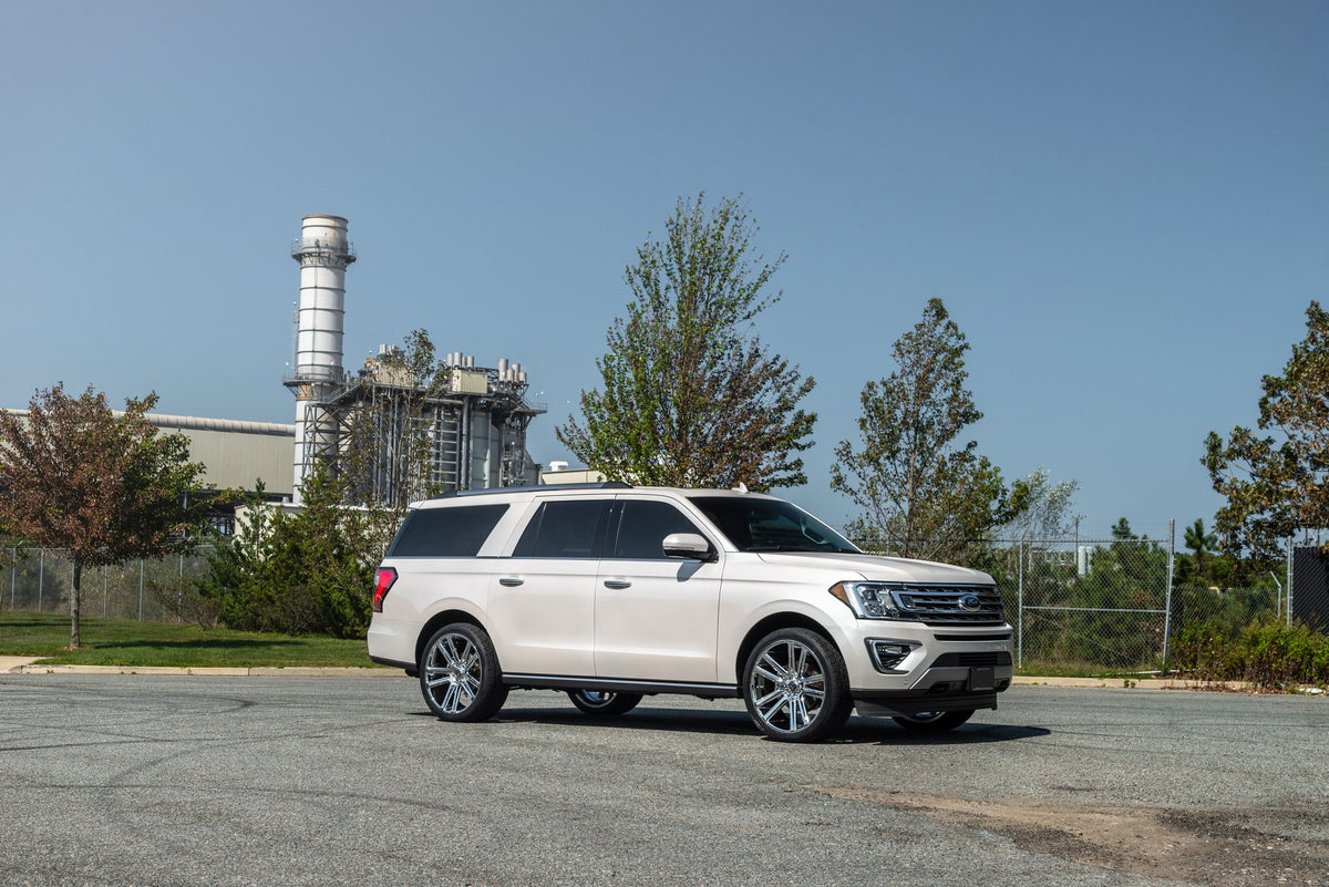 DUB S254 Flex Chrome on a Ford Expedition
