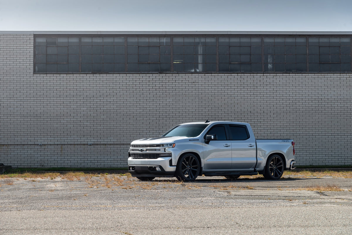 DUB S256 Flex Gloss Black on a Chevy Silverado