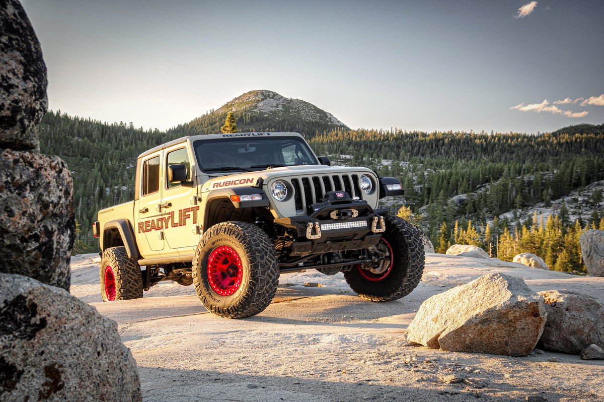 Fuel Off-Road D117 Warp Beadlock Candy Red on a Jeep