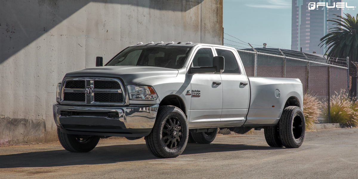 Fuel Off-Road D675 Blitz Gloss Black on a Dodge RAM 2500 Dually
