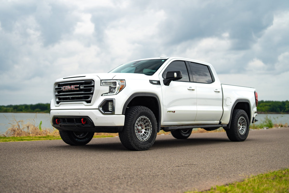 Fuel Off-Road D833 Cycle Platinum on a GMC Sierra