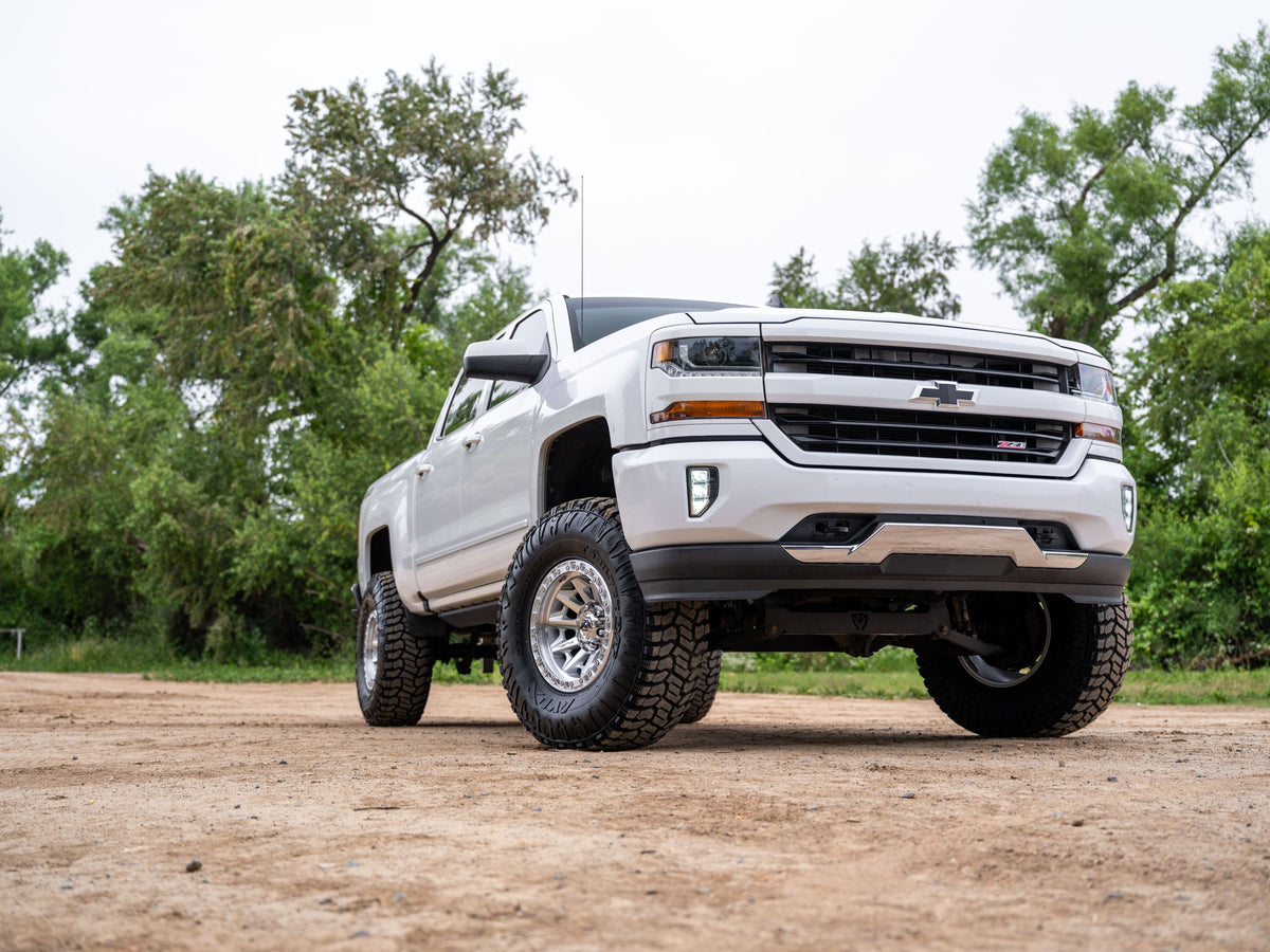 Fuel Off-Road D883 Covert Silver with Machined Face on a 2017 Chevrolet Silverado
