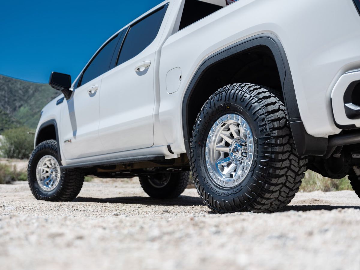 Fuel Off-Road D883 Covert Silver with Machined Face on a 2024 GMC Sierra AT4