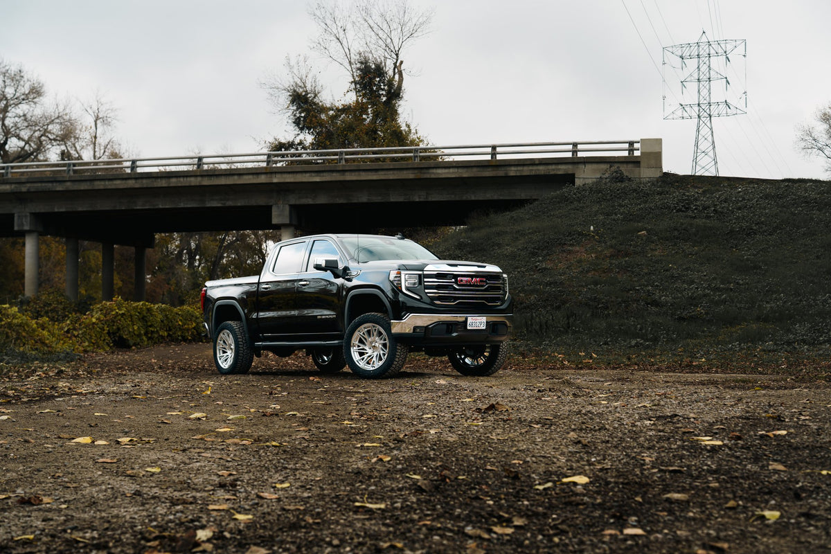 Fuel Off-Road FC405 Dynamo Gloss Silver Brushed with Chrome Lip on a 2024 GMC Sierra