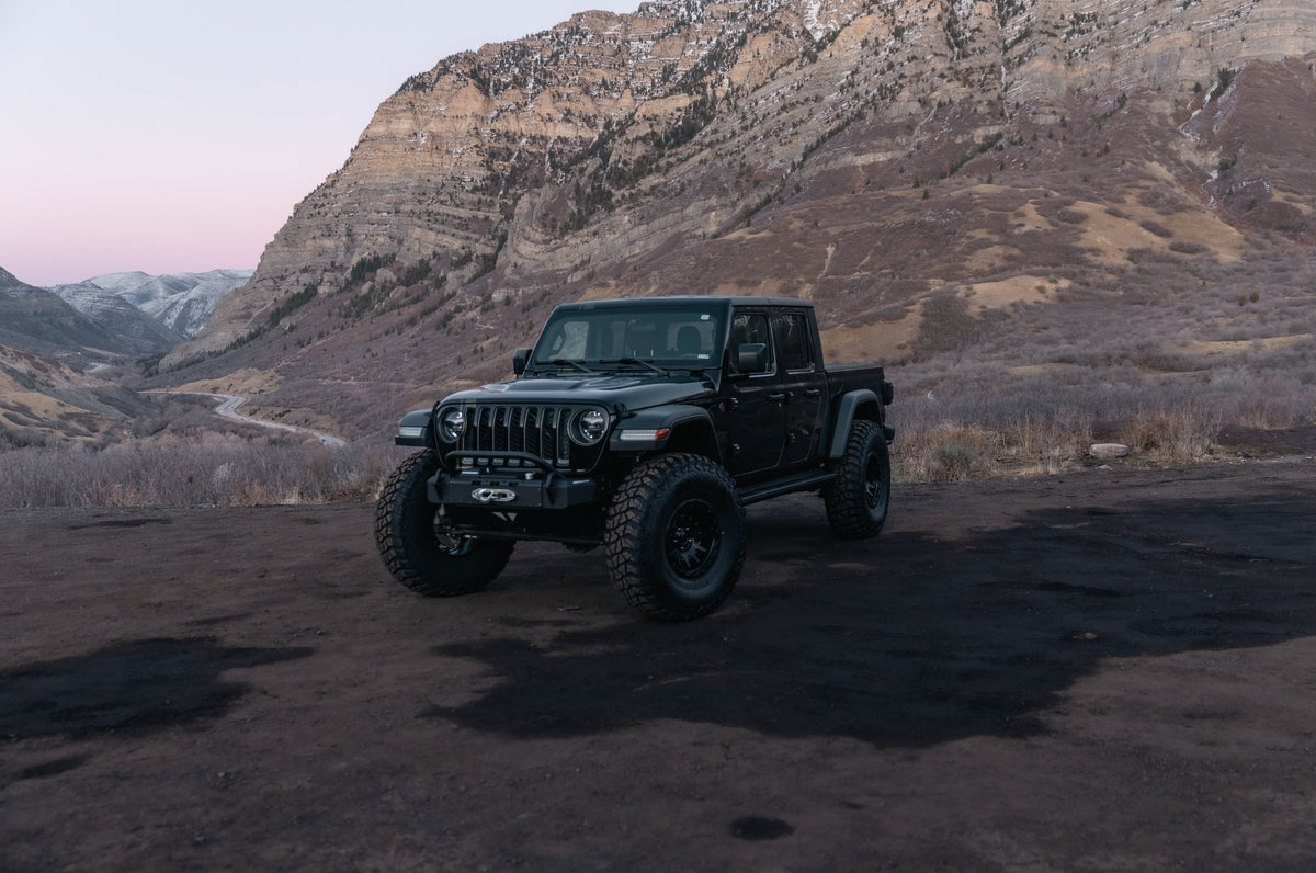Fuel Off-Road FC884 Fortress Matte Black with Gloss Black Lip on a Jeep Gladiator