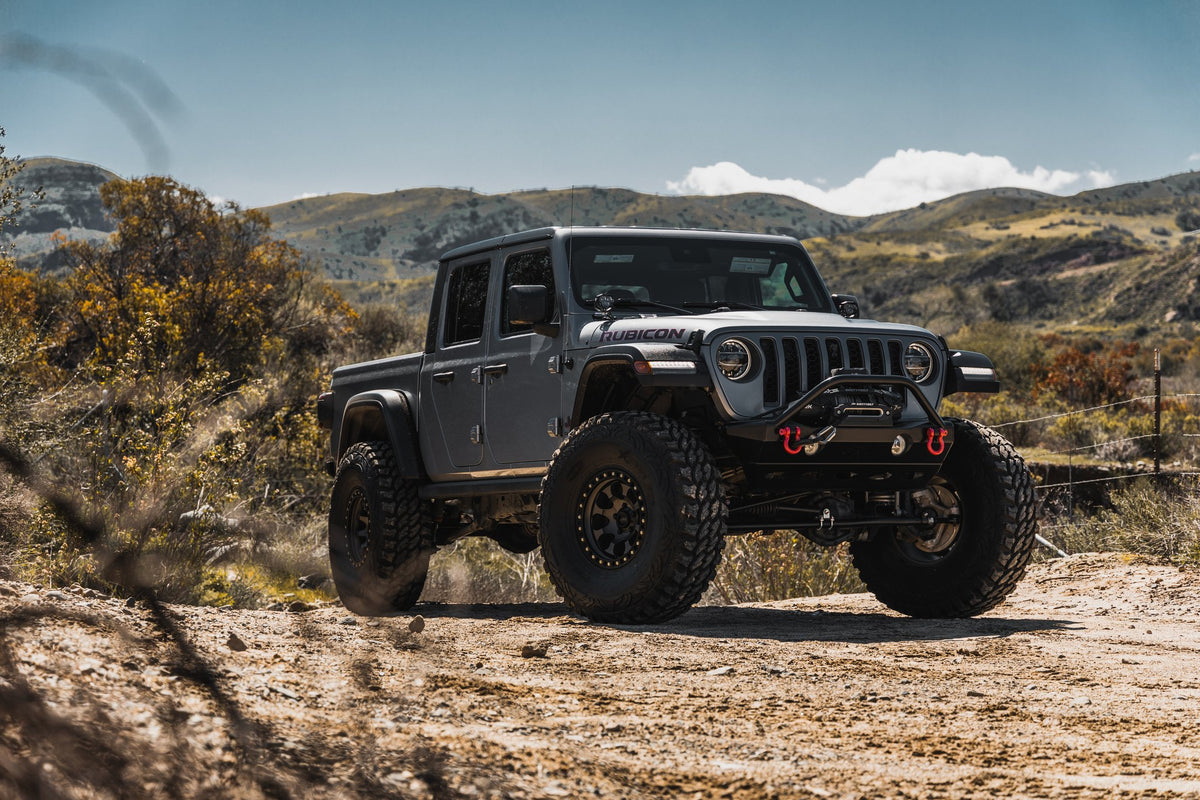 KMC KM550 Riot SBL Anthracite with Satin Black Lip on a Jeep Gladiator