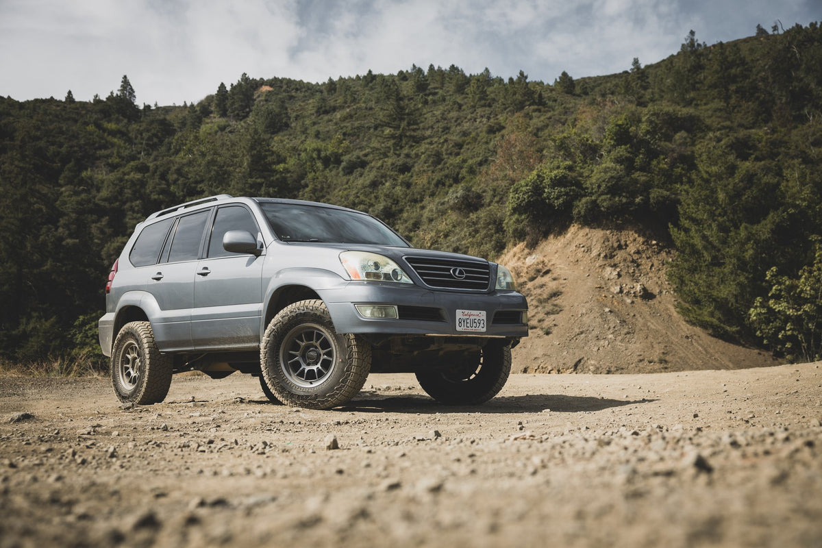 KMC KM729 Range Matte Anthracite on a Lexus GX470