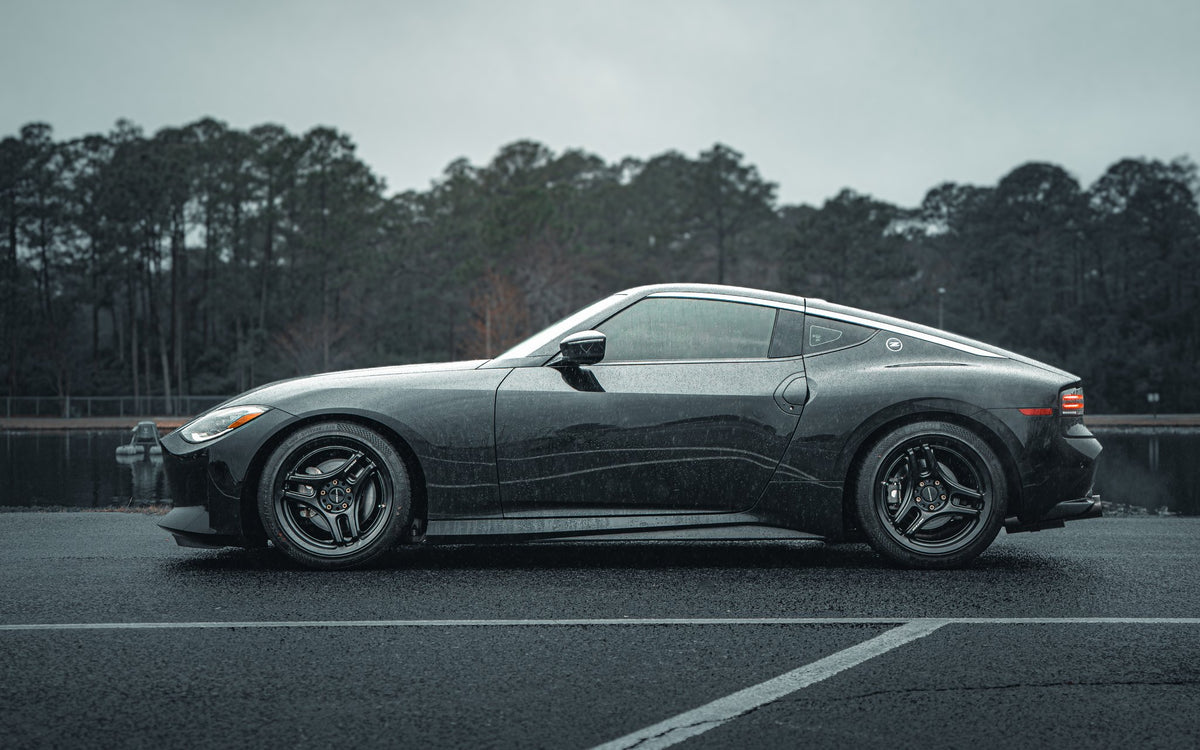 Motegi MR161 Kojin Matte Black on a Nissan Z