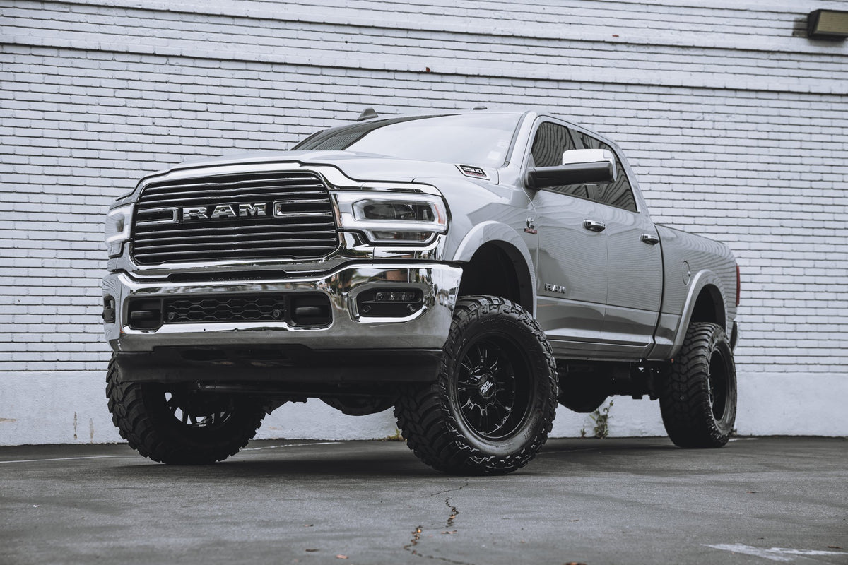 Moto Metal MO810 Legacy Gloss Black on a Dodge RAM