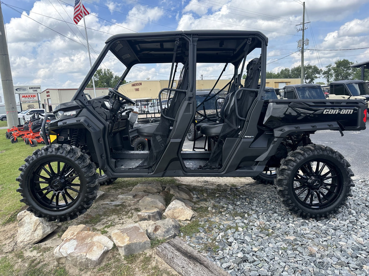 MSA M51 Thunderlips UTV Matte Black on a Can-Am Defender