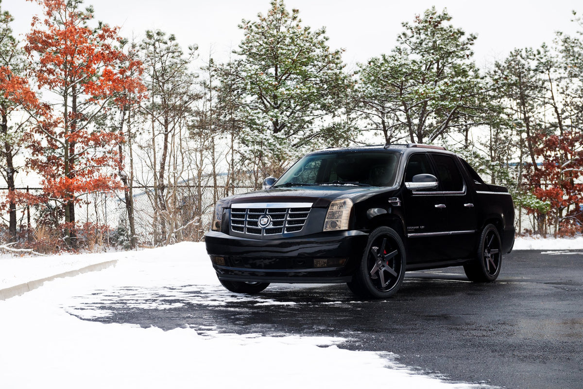 Niche M192 Altair Gloss Black Matte Black on a 2012 Cadillac Escalade