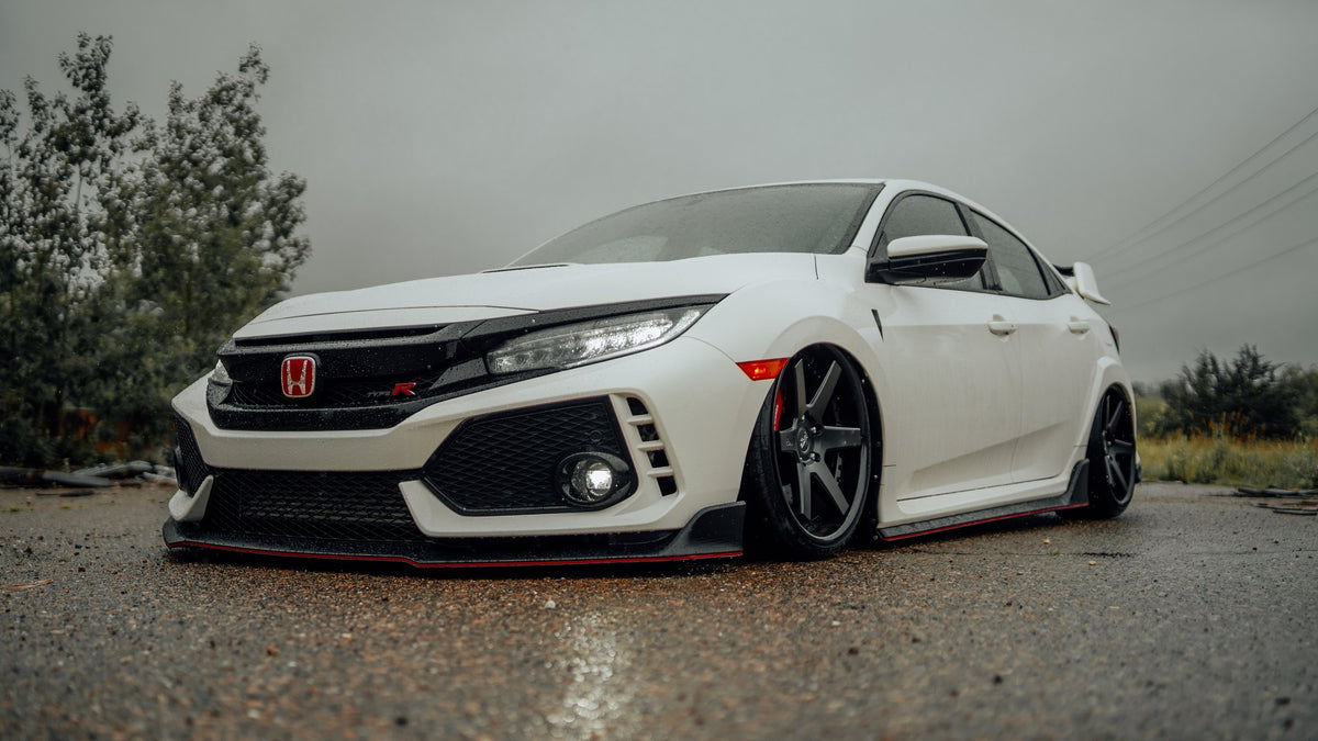 Niche M192 Altair Gloss Black Matte Black on a 2020 Honda Civic Type R