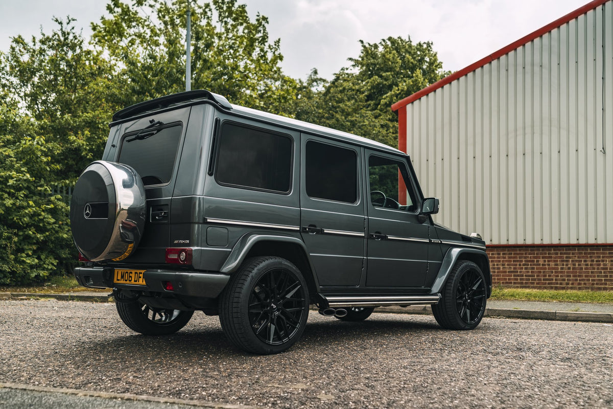 Niche M224 Gamma Gloss Black on a 2006 Mercedes G-Wagon