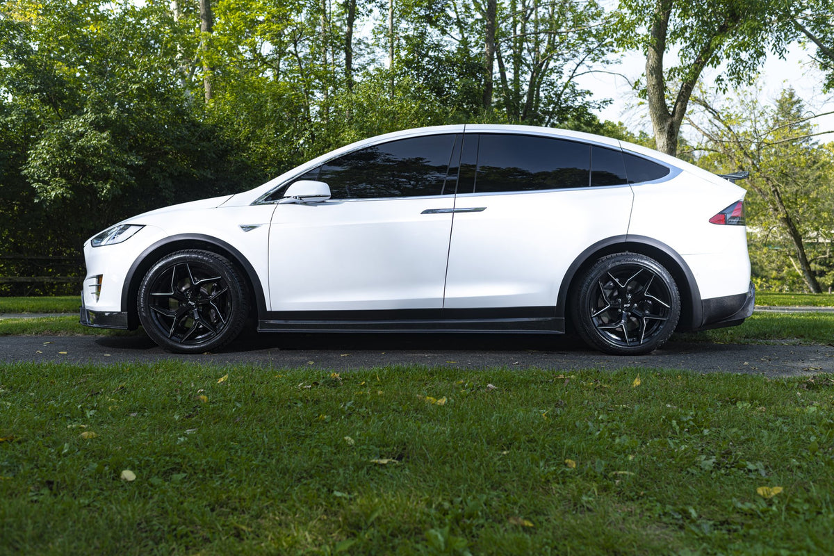 Niche M266 Torsion Gloss Black Milled on a 2021 Tesla Model X