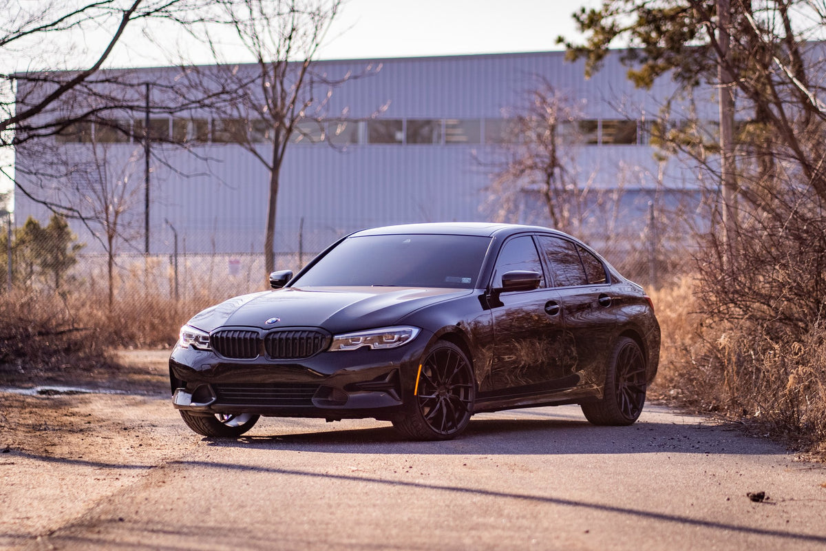 Niche M272 Novara Matte Black on a 2019 BMW 330i