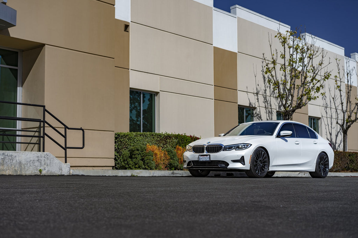 Niche M274 Amalfi Matte Black on a 2022 BMW 330i