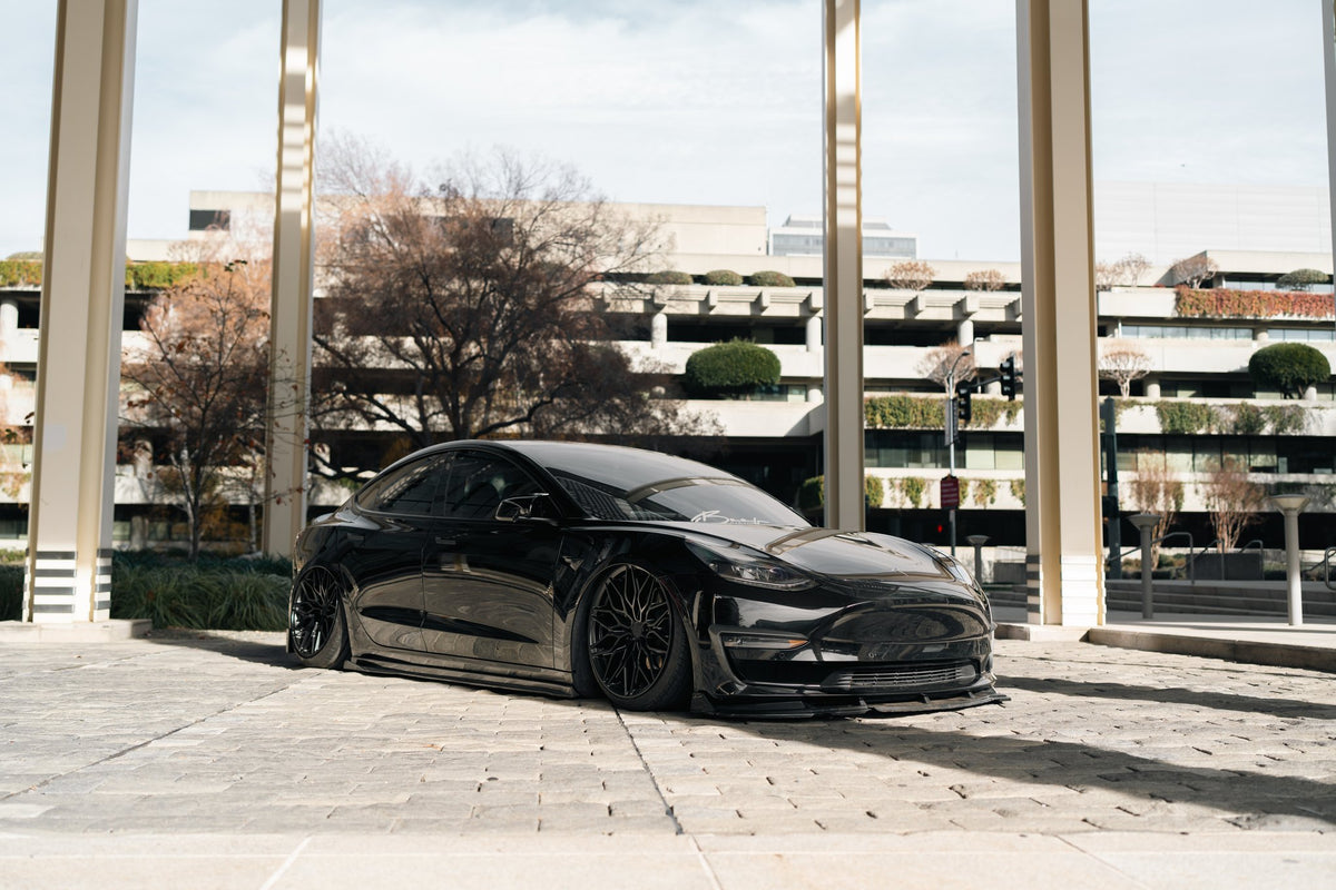 Niche NC277 Calabria 5 Matte Black on a 2020 Tesla