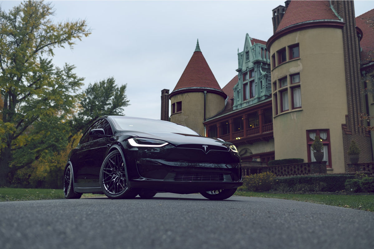Niche NC277 Calabria 5 Matte Black on a 2022 Tesla Model X