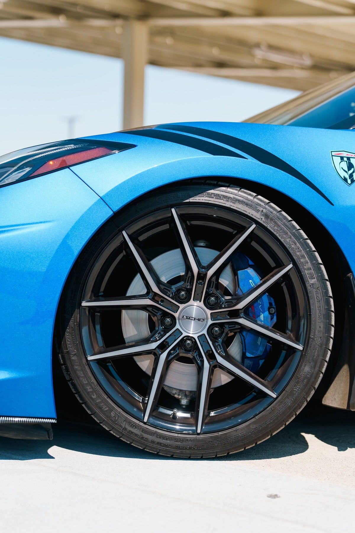 Niche NC279 Prodigy 5 Gloss Black Dark Tinted Clear on a 2021 Chevrolet Corvette