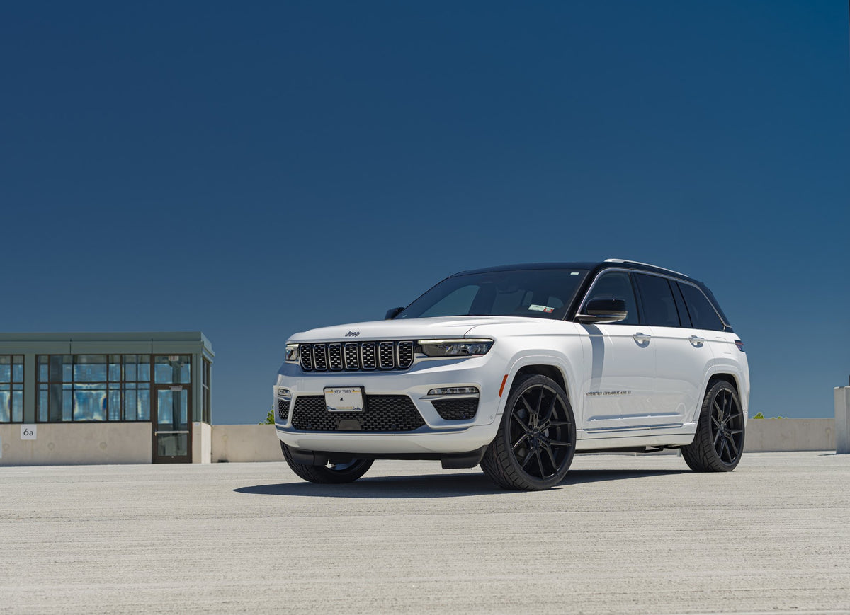 Niche NC279 Prodigy 5 Gloss Black Dark Tinted Clear on a 2024 Jeep Cherokee