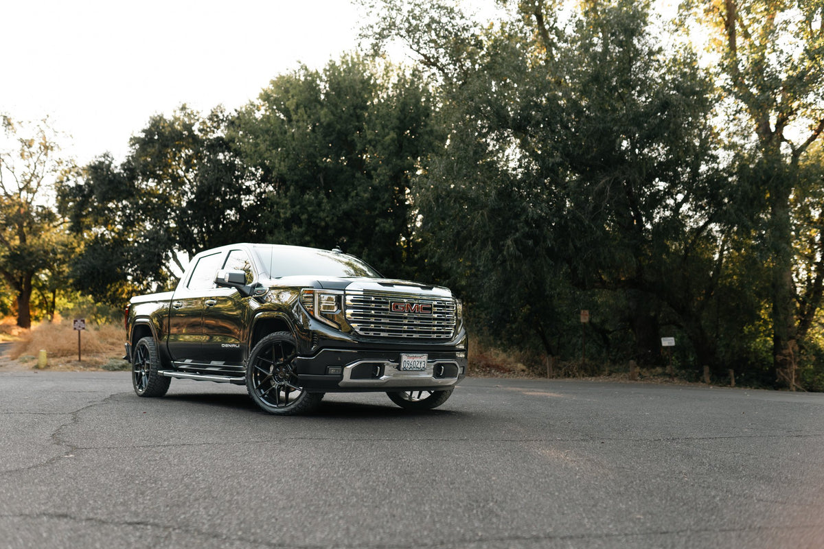 Niche NC281 Rise Gloss Black on a 2023 GMC Sierra Denali