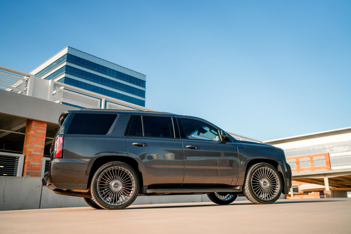 Niche NC282 Serene Gloss Titanium Brushed on a GMC Yukon