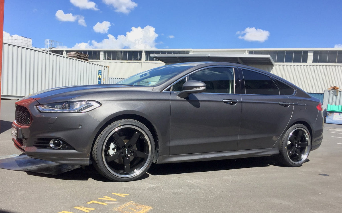 Petrol P1B Gloss Black with Mach Cut Lip on a Ford Mondeo