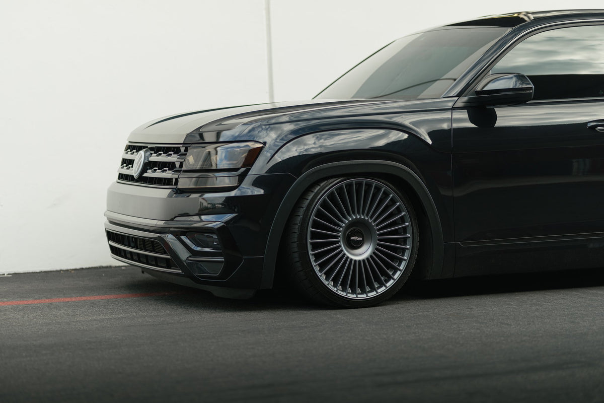 Rotiform RC202 GRZ Matte Anthracite on a VW Atlas