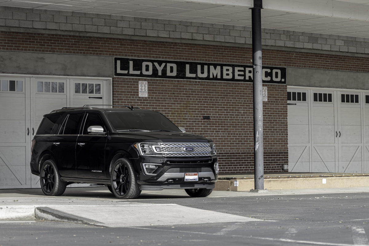 Status Mammoth Gloss Black on a Ford Expedition