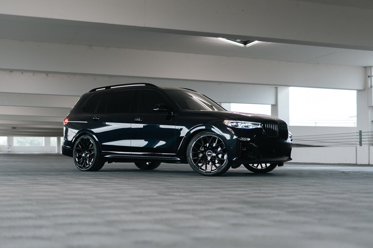 Status ST005 Matrix Matte Black on a BMW X7