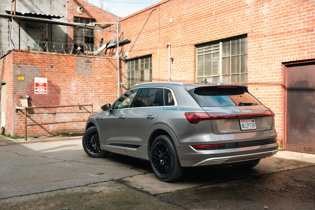 TSW TW001 Daytona Gloss Black on an Audi Q8 e-tron