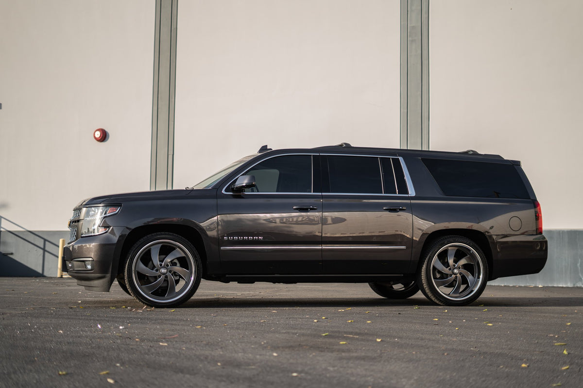 U.S. Mags U133 Desperado Anthracite Milled Diamond Cut Lip on a Chevy Tahoe