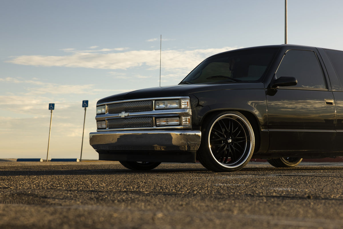 U.S. Mags U138 Santa Cruz Gloss Black with Diamond Cut Lip on a Chevy Tahoe